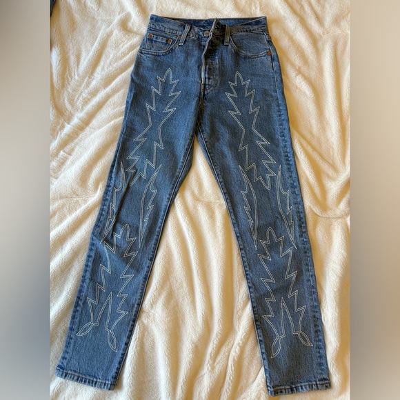 Levi’s 501® STRETCH SKINNY EMBROIDERED WOMEN'S JEANS - Picture 3 of 6